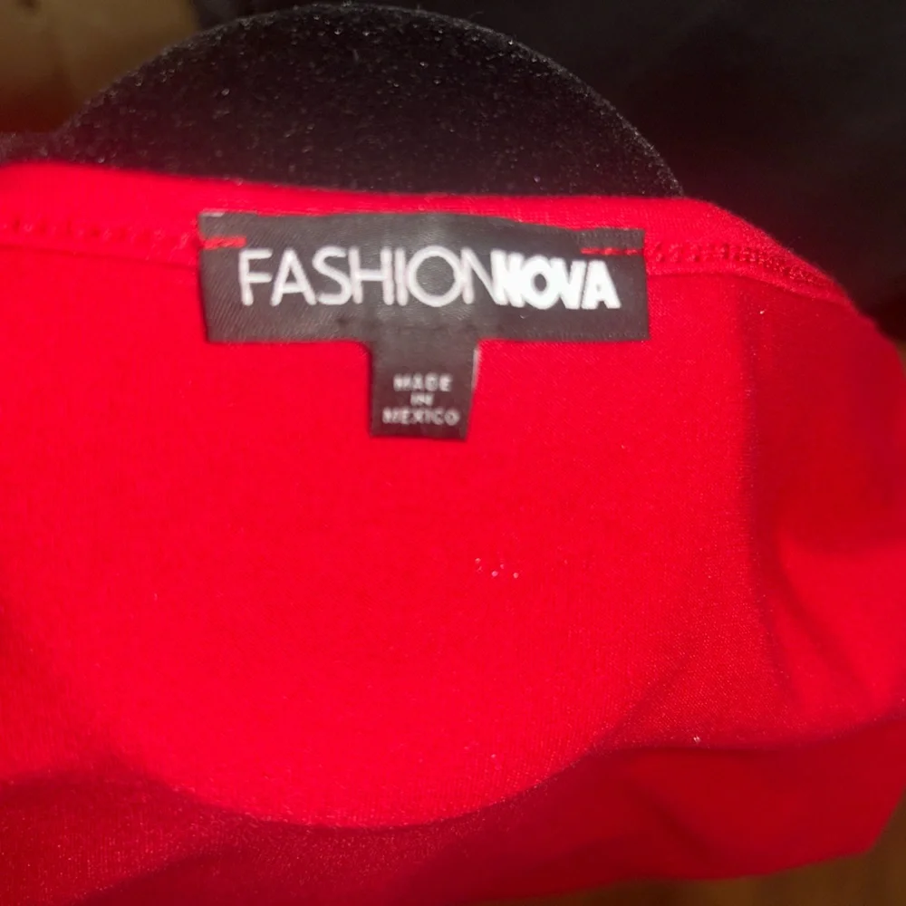 Fashion Nova Red one sleeve bodysuit - Picture 4 of 4